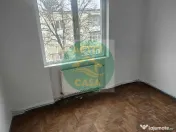 Apartament 3 camere, liber 