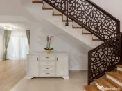 De închiriat Casa modernă nouă în Stefanesti-5 min Pite? 
