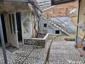 Resita Casa la Pret de Apartament,Parter, Etj 1 si Pod, Zona 