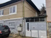 Resita Casa la Pret de Apartament,Parter, Etj 1 si Pod, Zona 