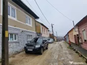 Resita Casa la Pret de Apartament,Parter, Etj 1 si Pod, Zona 