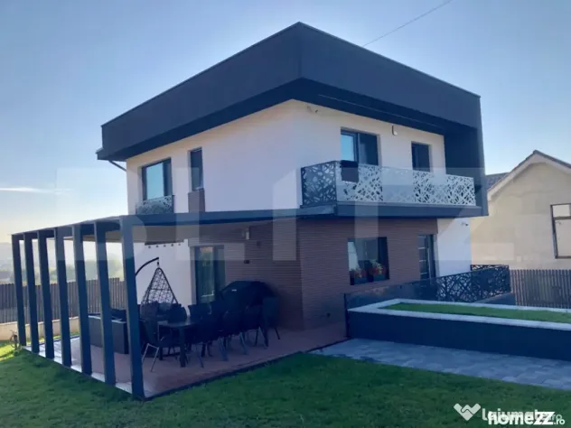 Casa de vanzare, 244 mp, strada Sfantul Stefan