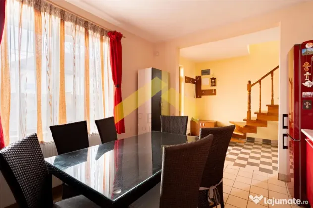 Casa cu etaj de Zimandu Nou