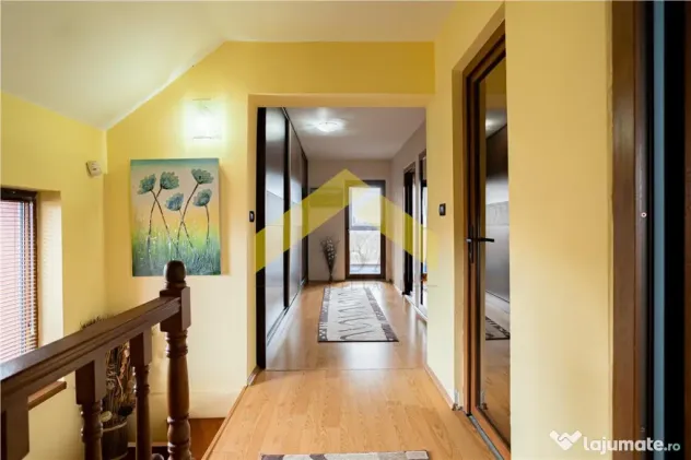 Casa cu etaj de Zimandu Nou