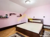 Casa cu etaj de Zimandu Nou 