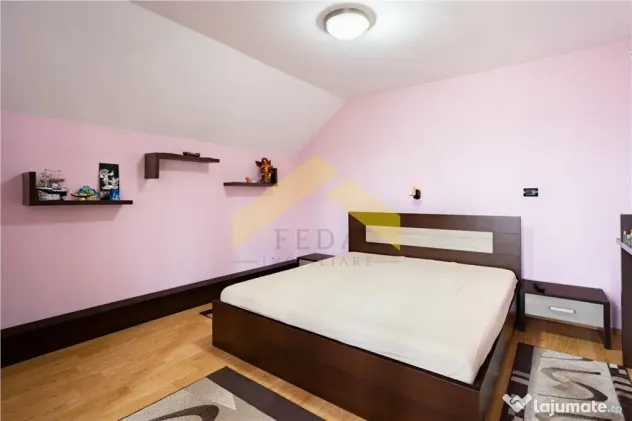 Casa cu etaj de Zimandu Nou