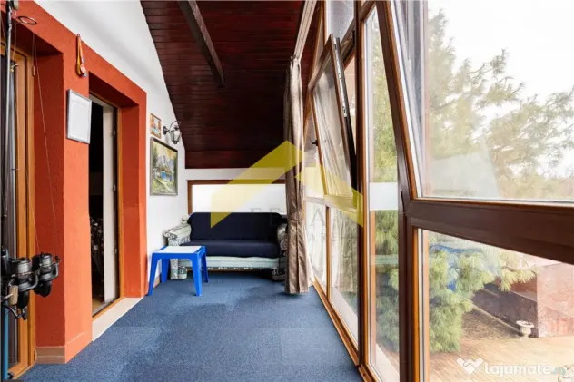 Casa cu etaj de Zimandu Nou