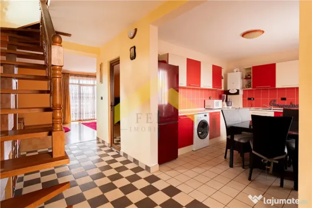 Casa cu etaj de Zimandu Nou