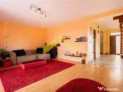 Casa cu etaj de Zimandu Nou 