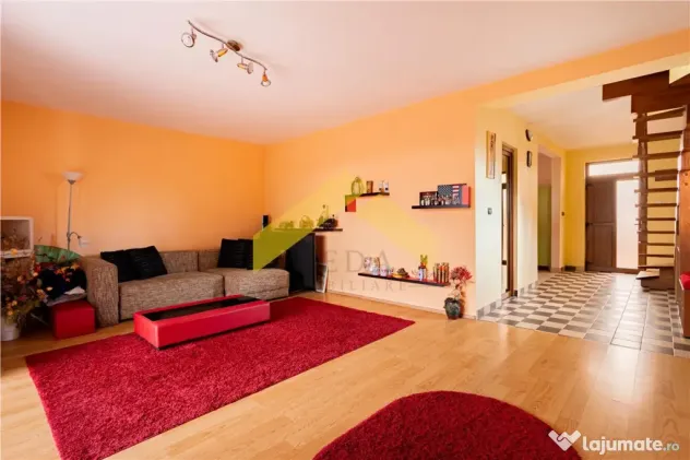 Casa cu etaj de Zimandu Nou