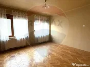 Apartament cu 3 camere la curte comuna, in zona Romanilor 