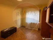 Apartament cu 3 camere la curte comuna, in zona Romanilor 