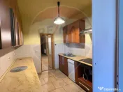 Apartament cu 3 camere la curte comuna, in zona Romanilor 