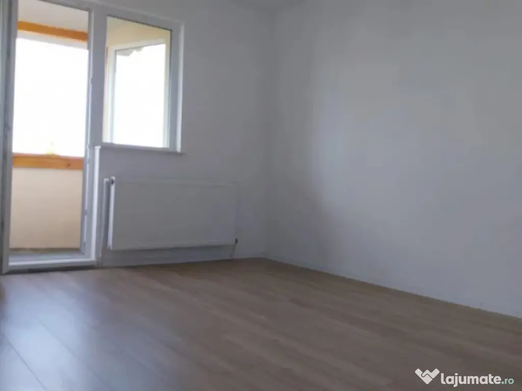 Apartament 2 camere, decomandat - zona Florilor.