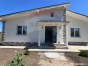 Casă / Vilă cu 4 camere de vânzare 