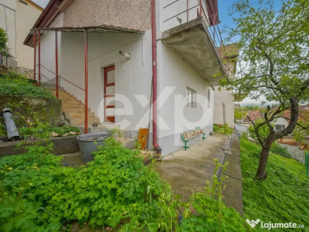 Casă cu priveliște panoramică în inima zonei Șchei –