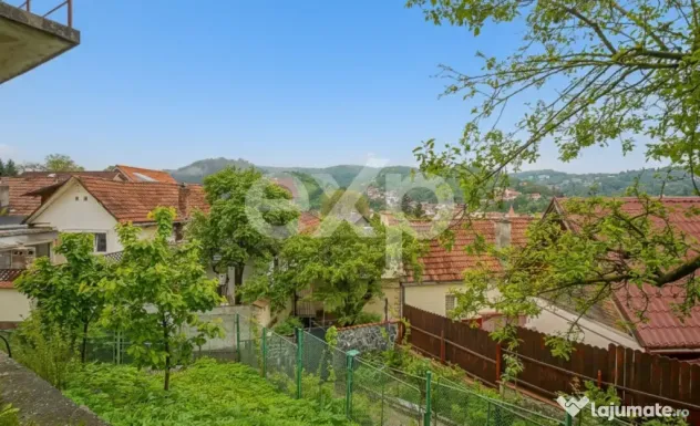 Casă cu priveliște panoramică în inima zonei Șchei –