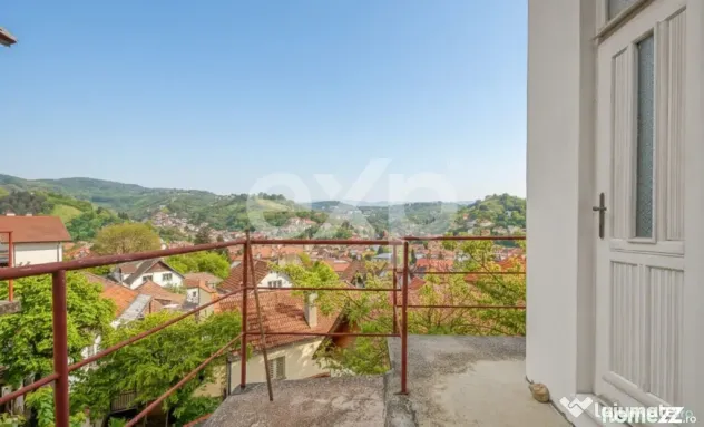 Casă cu priveliște panoramică în inima zonei Șchei –