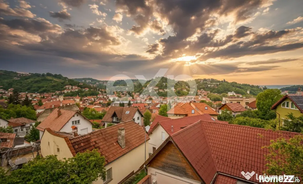 Casă cu priveliște panoramică în inima zonei Șchei –