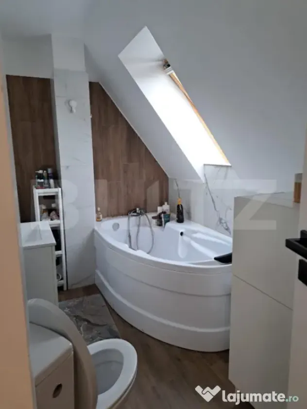 Apartament 3 camere, 67 mp, zona VIVO