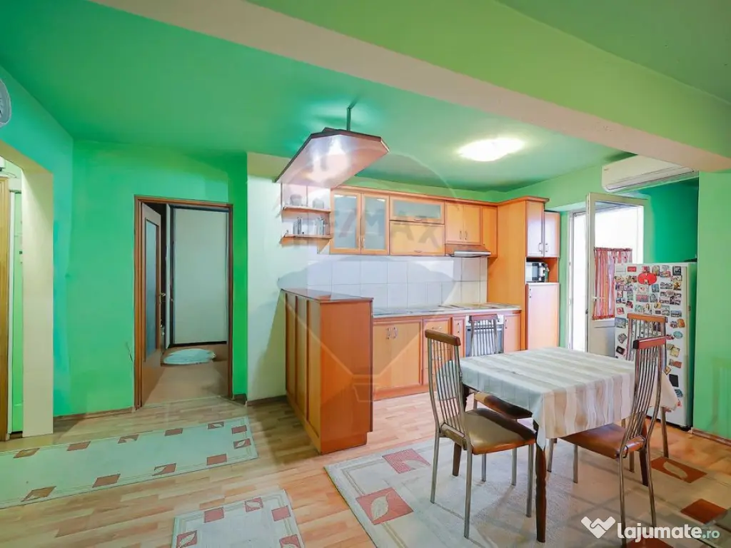 Apartament cu 4 camere, de vânzare în zona Rogerius