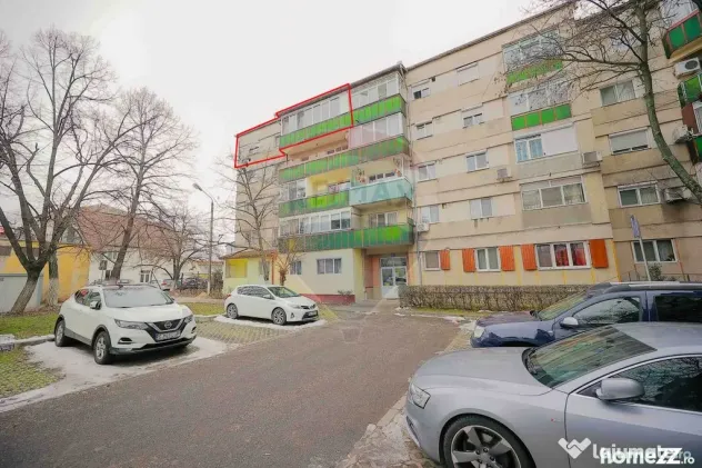 Apartament cu 4 camere, de vânzare în zona Rogerius