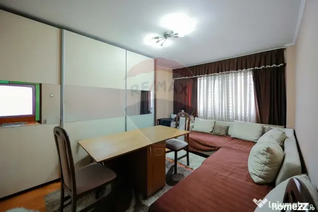 Apartament cu 4 camere, de vânzare în zona Rogerius