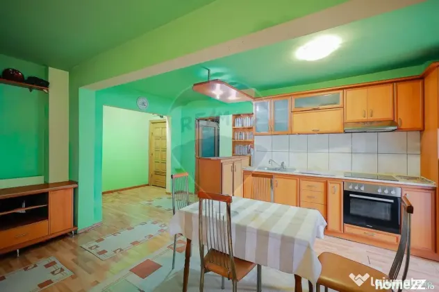 Apartament cu 4 camere, de vânzare în zona Rogerius