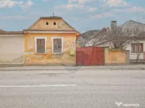 Teren intravilan 500 mp între case , construcție existe...