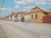 Teren intravilan 500 mp între case , construcție existe... 