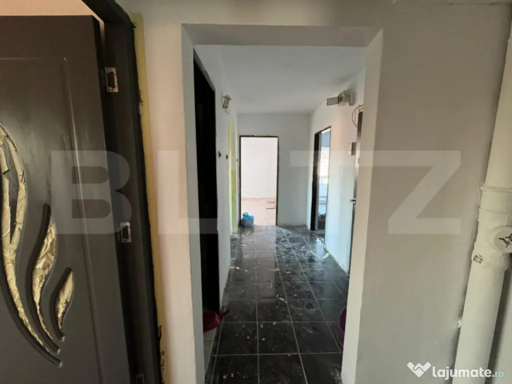 Apartament 3 camere, decomandat - zona Velenta