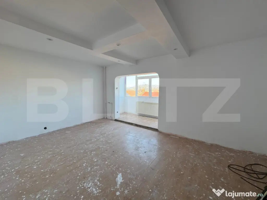 Apartament 3 camere, decomandat - zona Velenta