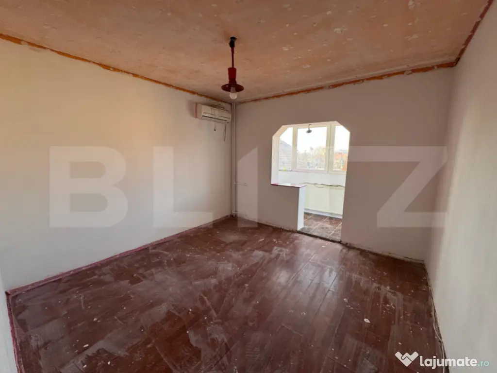 Apartament 3 camere, decomandat - zona Velenta