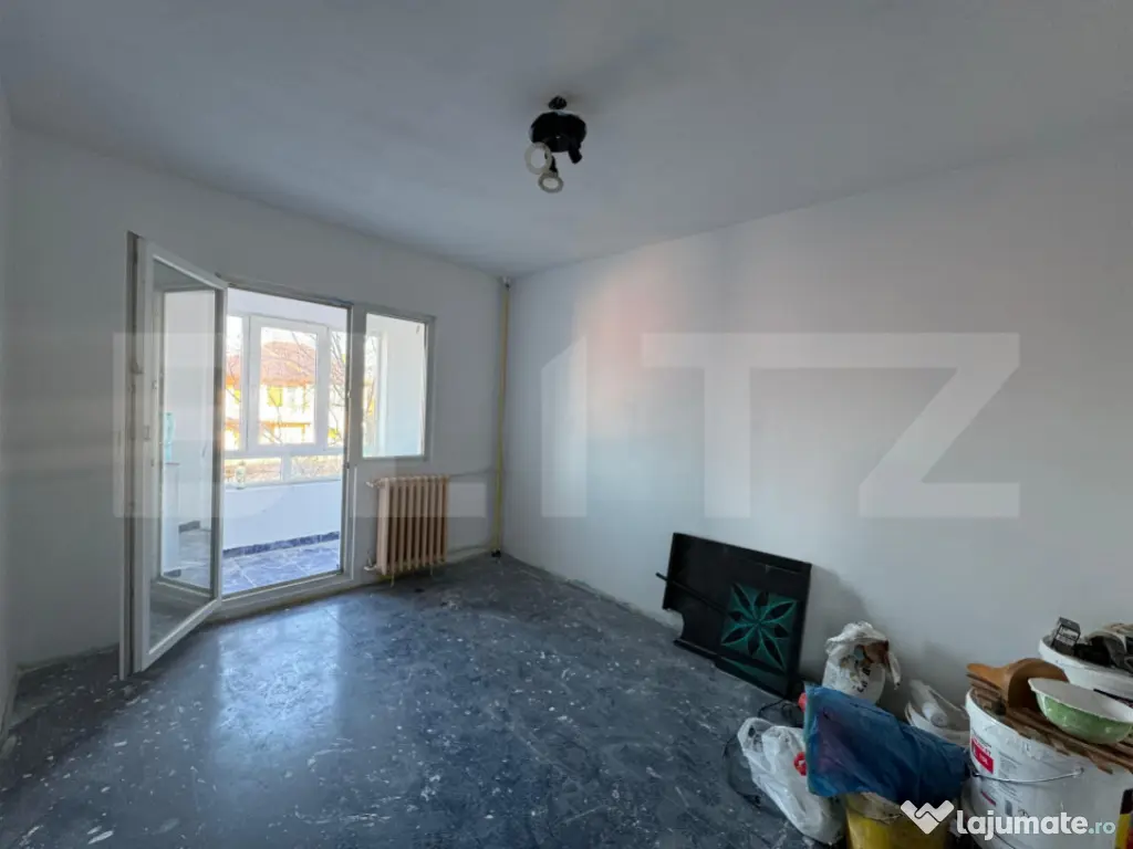 Apartament 3 camere, decomandat - zona Velenta