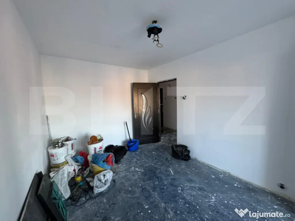 Apartament 3 camere, decomandat - zona Velenta