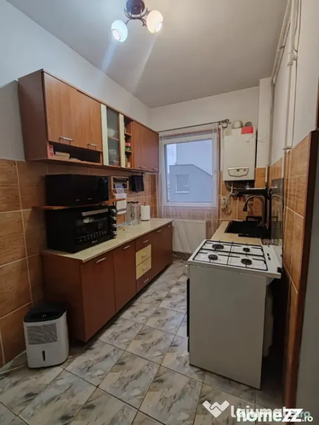 Apartament 2 camere, 43 mp, zona Sasar