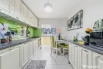 Apartament spațios cu 4 camere - renovat modern, mobilat...