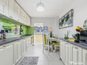 Apartament spațios cu 4 camere - renovat modern, mobilat... 