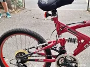 Bicicleta DHS cu suspensii 