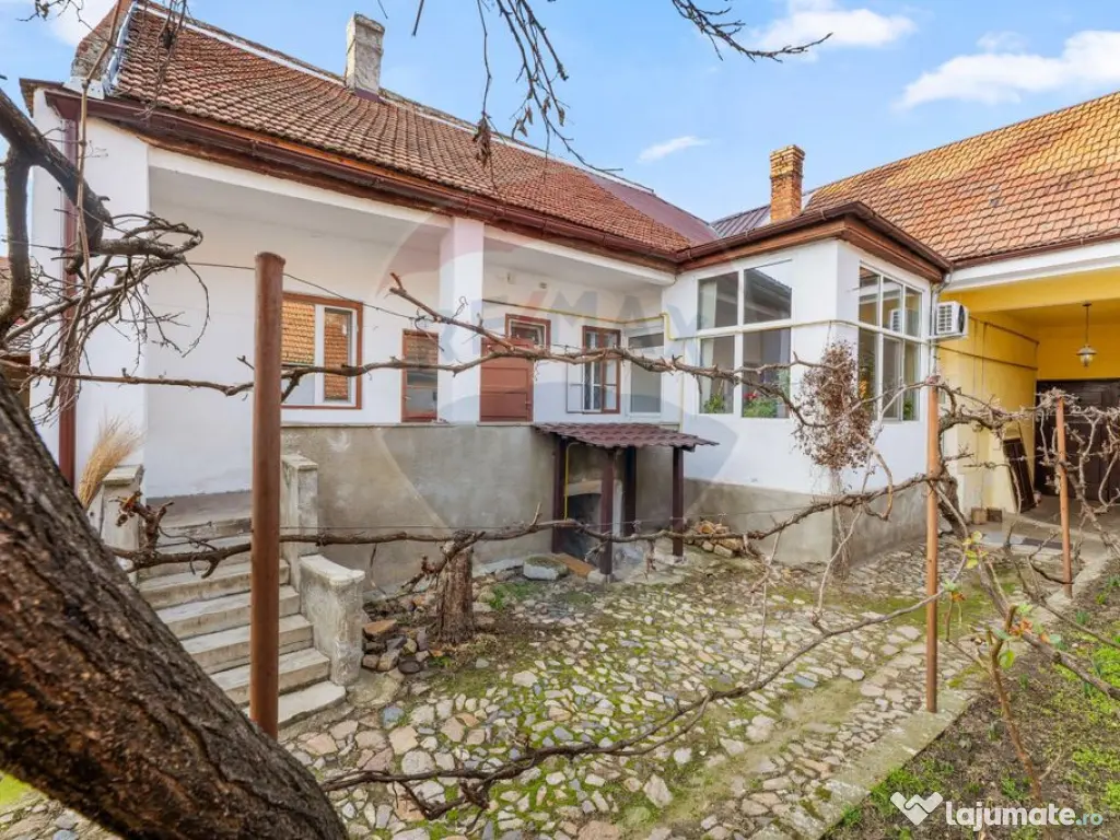 Casă cu 3 camere + teren 342 mp de vânzare - zona Boul ...