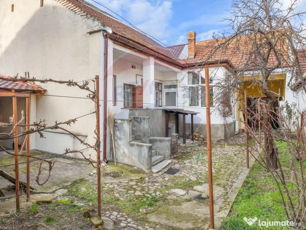 Casă cu 3 camere + teren 342 mp de vânzare - zona Boul ...