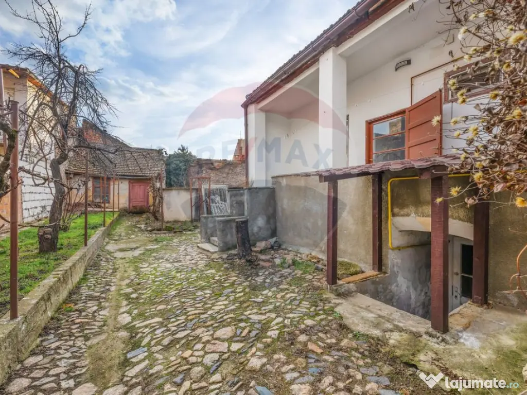 Casă cu 3 camere + teren 342 mp de vânzare - zona Boul ...