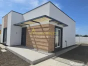 Casa individuala 4 camere,la 2-3 km de metrou. 