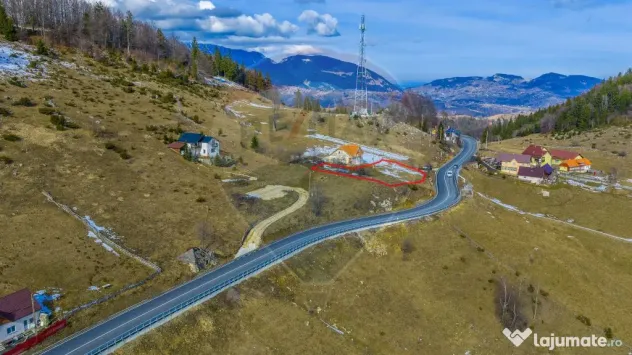 Teren intravilan CU PRIVELISTE DE POVESTE- Fundata- Romania
