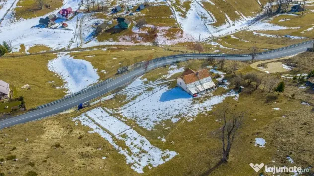 Teren intravilan CU PRIVELISTE DE POVESTE- Fundata- Romania