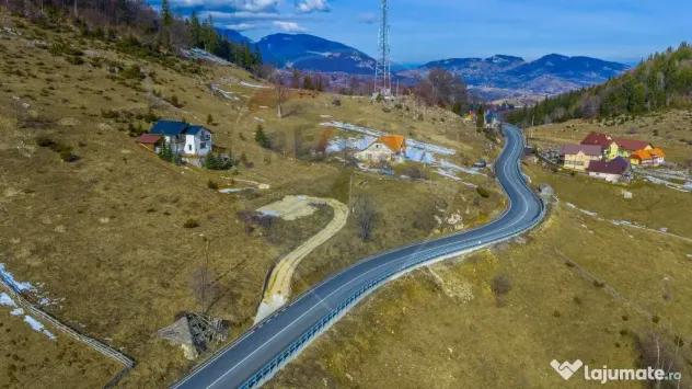 Teren intravilan CU PRIVELISTE DE POVESTE- Fundata- Romania