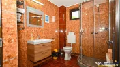 Complex turistic,afacere la cheie,3 vile, teren 7.700 mp,pan 