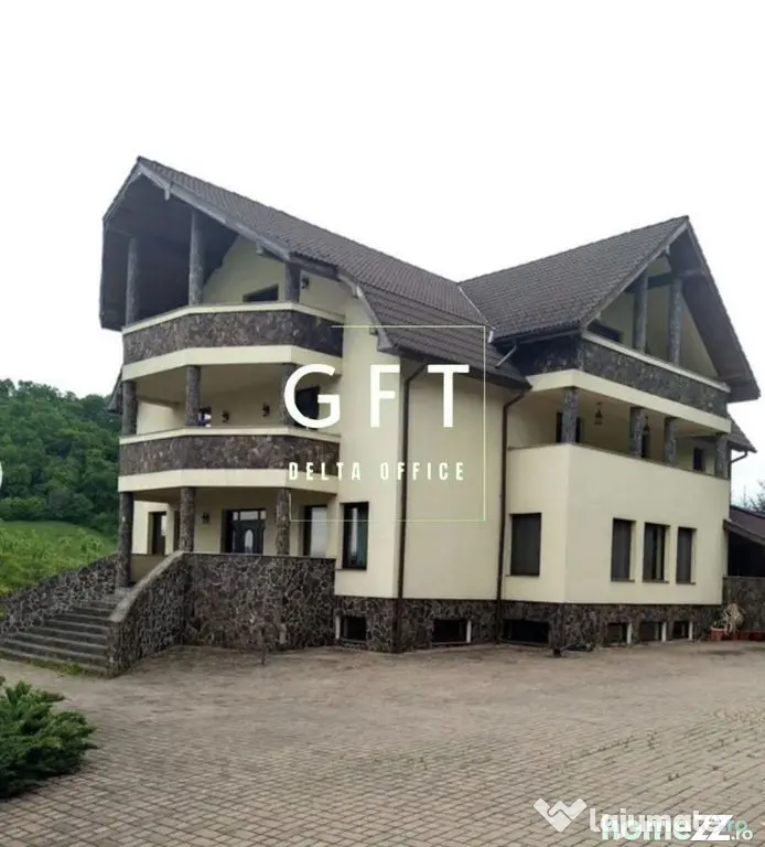Casa de vanzare, 14 camere+teren 3500 mp, piscina interioara