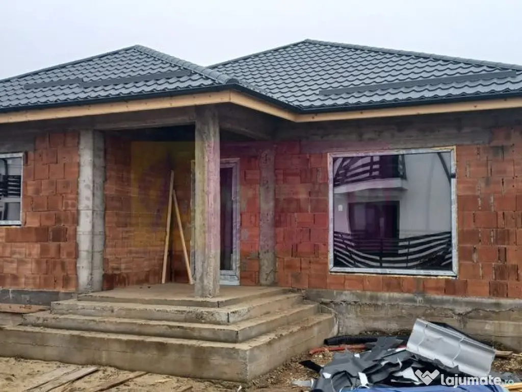 Săbăreni, casă nouă 4 camere parter, curte 480 mp