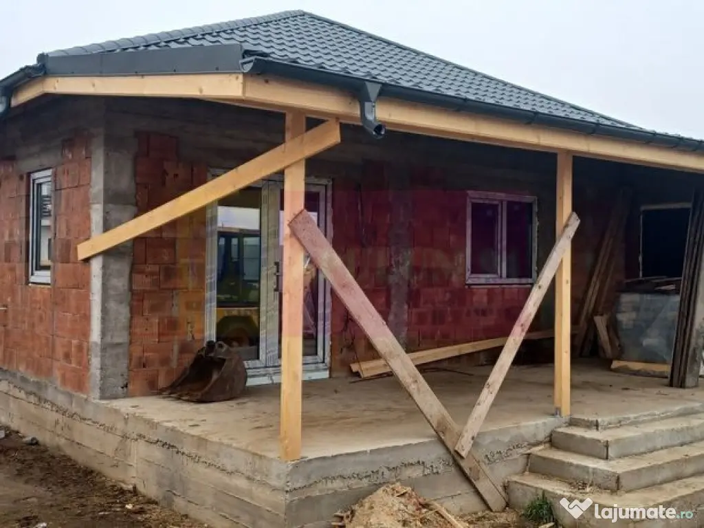 Săbăreni, casă nouă 4 camere parter, curte 480 mp